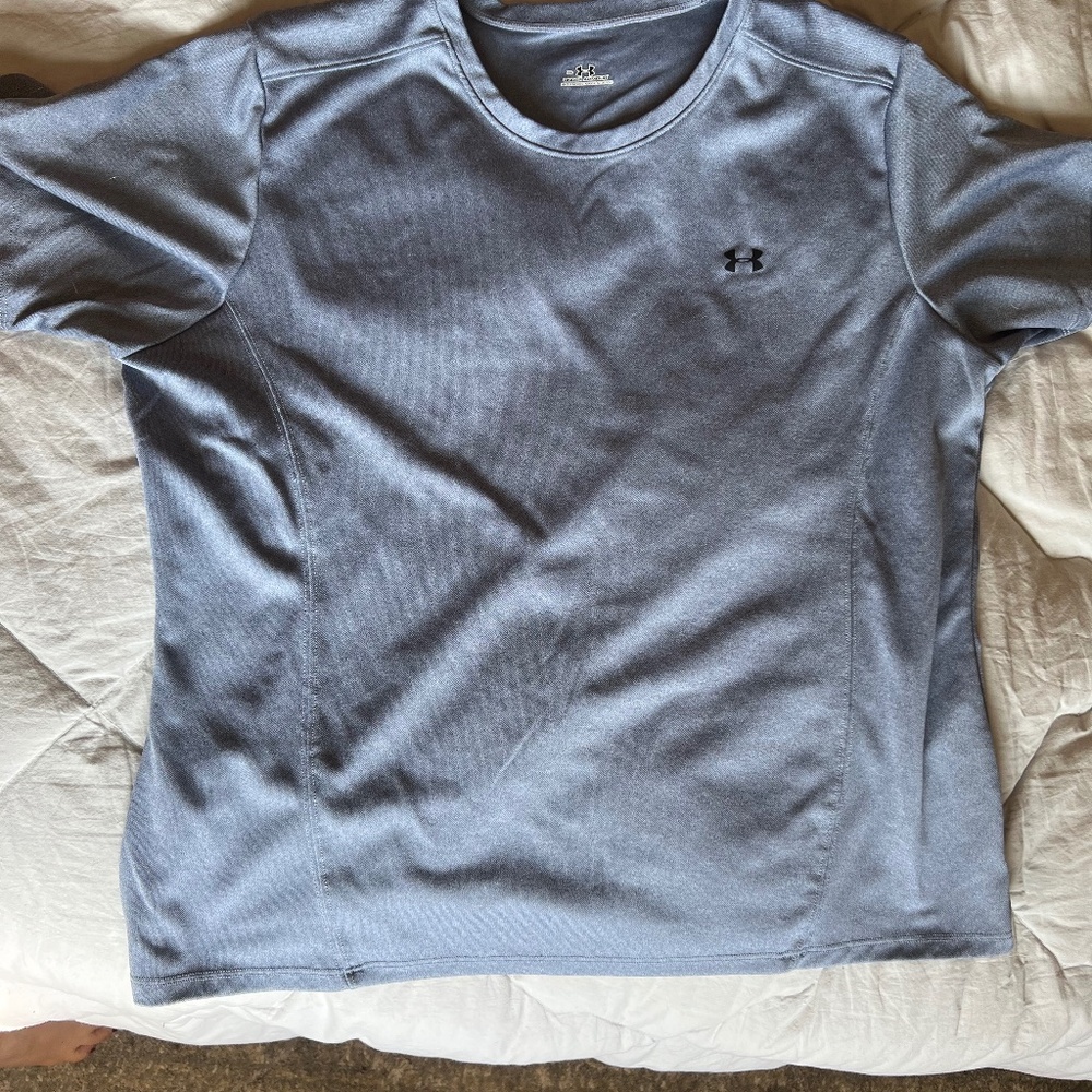 Women's XL Under Armour Short Sleeve Shirt